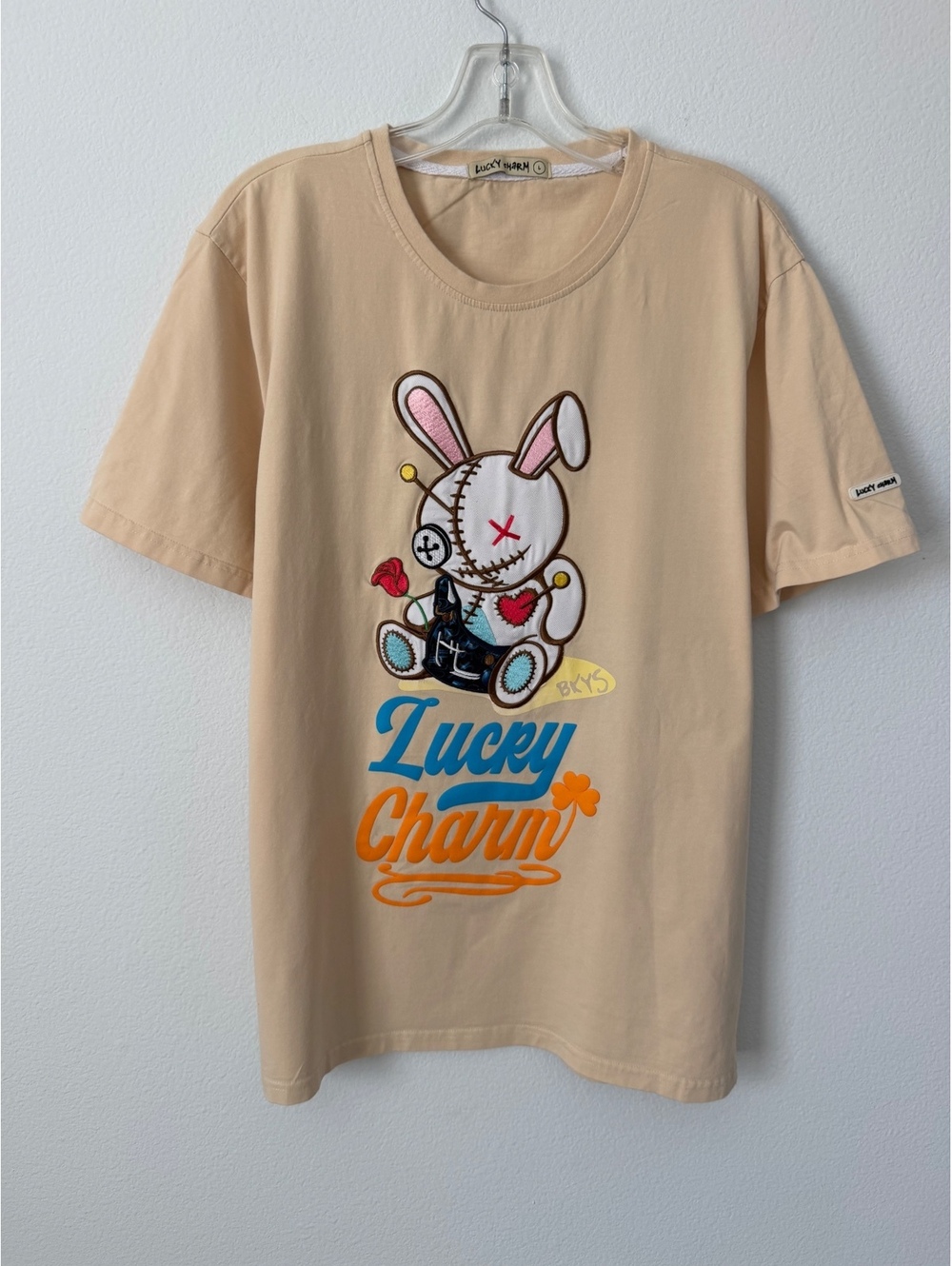 Lucky Charm Short Sleeve Crew Neck Graphic Embroidered Bunny T-Shirt Size L